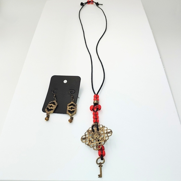 2472NE142 Handmade 2 Pc. Red & Gold Necklace Set - Picture 5 of 6